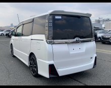 Toyota Voxy 2016