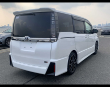 Toyota Voxy 2016