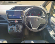 Toyota Voxy 2015