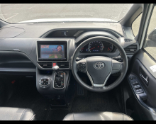 Toyota Voxy 2016