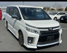 Toyota Voxy 2016