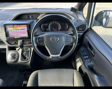Toyota Voxy 2015