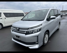 Toyota Voxy 2015