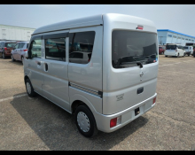Nissan NV100 2020