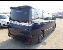 Toyota Voxy 2015