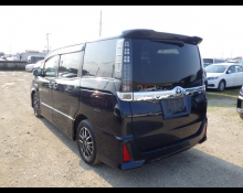 Toyota Voxy 2015