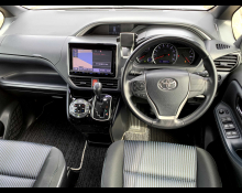 Toyota Voxy 2016