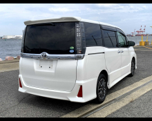 Toyota Voxy 2016
