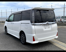 Toyota Voxy 2016