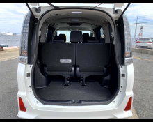 Toyota Voxy 2016
