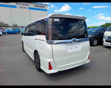 Toyota Voxy 2015