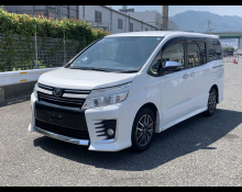Toyota Voxy 2015
