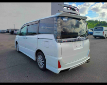 Toyota Voxy 2015