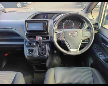 Toyota Voxy 2015