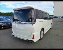 Toyota Voxy 2015