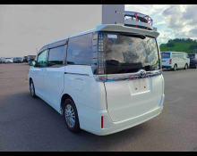 Toyota Voxy 2016