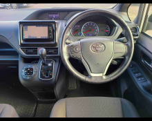Toyota Voxy 2016