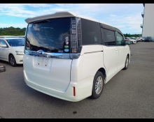 Toyota Voxy 2016