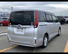 Toyota Noah 2015