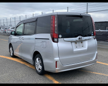 Toyota Noah 2015