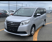 Toyota Noah 2015