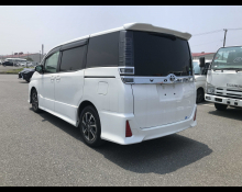 Toyota Voxy 2018