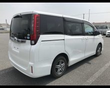 Toyota Noah 2015