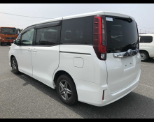 Toyota Noah 2015