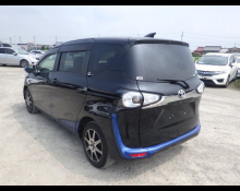 Toyota Sienta 2015