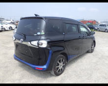 Toyota Sienta 2015