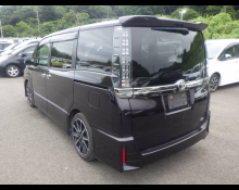 Toyota Voxy 2016