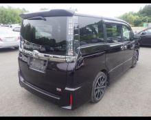 Toyota Voxy 2016