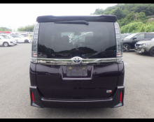 Toyota Voxy 2016
