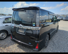 Toyota Voxy 2014
