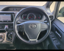 Toyota Voxy 2014