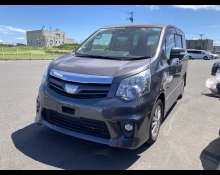 Toyota Noah 2011