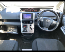 Toyota Noah 2011