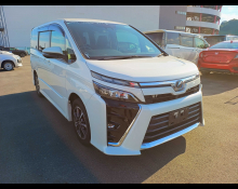 Toyota Voxy 2018