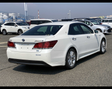Toyota Crown Hybrid 2015