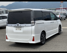 Toyota Voxy 2019