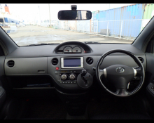 Toyota Sienta 2012