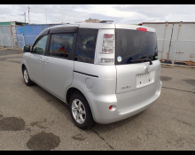 Toyota Sienta 2012