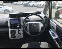 Toyota Noah 2014