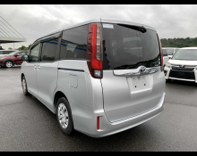 Toyota Noah 2015