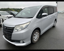 Toyota Noah 2015
