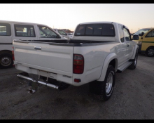 Toyota Hilux Sports Pickup 2002