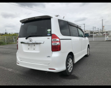 Toyota Noah 2013