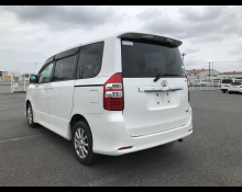 Toyota Noah 2013
