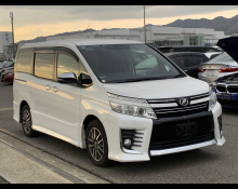 Toyota Voxy 2015