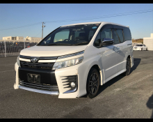 Toyota Voxy 2015